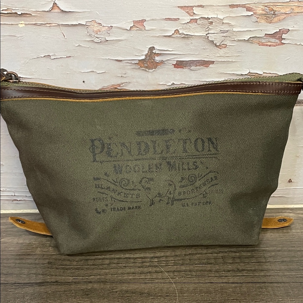 Rare Pendleton Olive Green Canvas Toiletry Bag with Leather Trim. USA made.